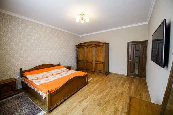 Chernovtsy Apartment 13