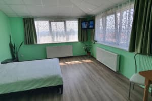 Отель Luxor Inn & Suites. Улучшенный 4-местный с видом на город и мини кухней. 2