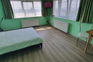 Отель Luxor Inn & Suites. Улучшенный 4-местный с видом на город и мини кухней. 3