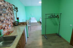 Отель Luxor Inn & Suites. Улучшенный трехместный номер с раздельными кроватями и кухней с плитой. 6