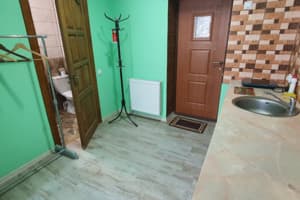 Отель Luxor Inn & Suites. Улучшенный трехместный с двуспальной и односпальной кроватями и собственной кухней с плитой. 6
